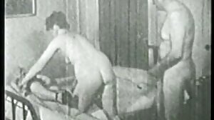 Ung dobre filmiki erotyczne Tonåring Sprider Benen Framför Gamla Ramrod
